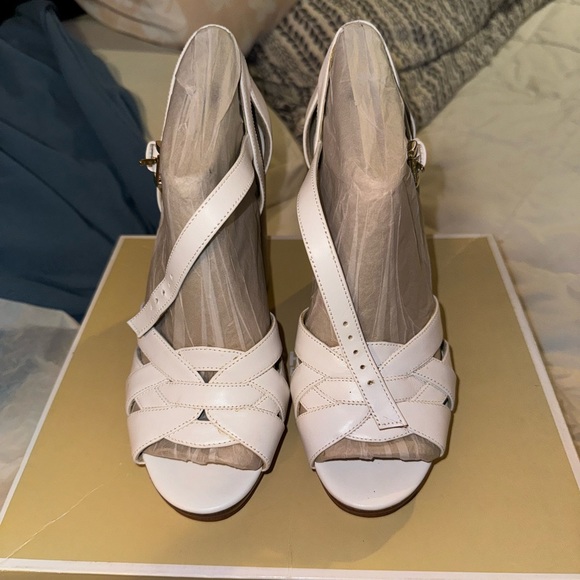 Brand new,unused platform leather - Picture 6 of 7